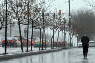 الطقس ..تحذيرات من سيول ورياح قوية