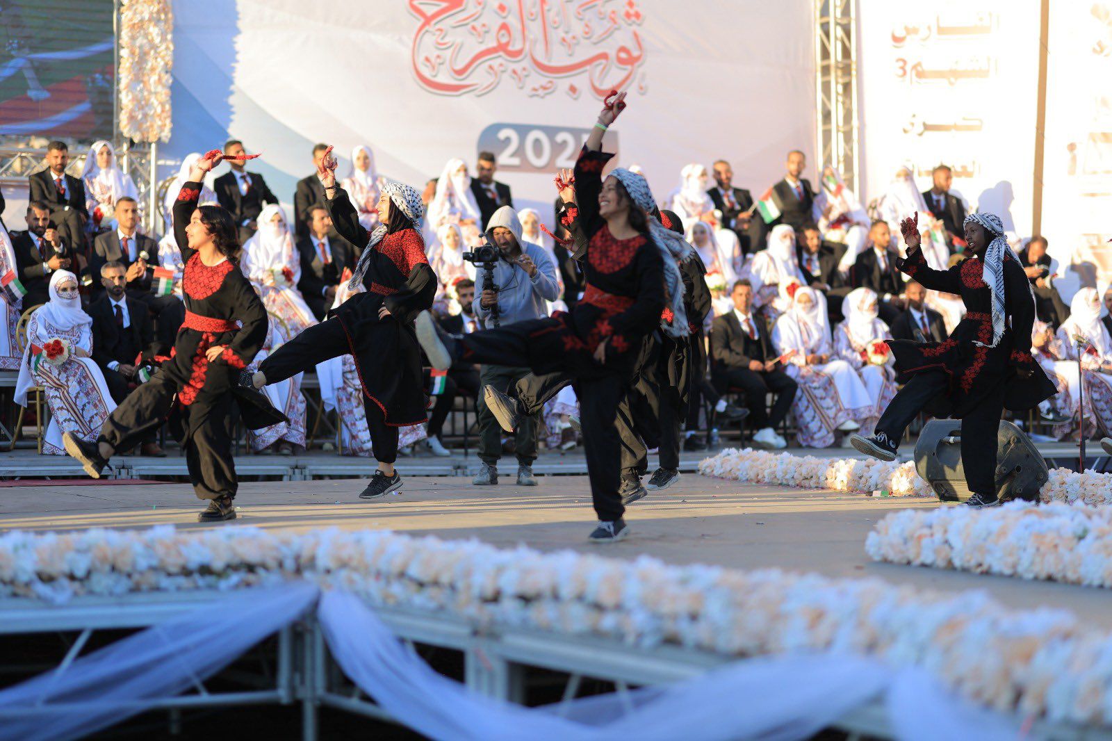 بدعم من وكالة الإمارات للمساعدات الدولية .. "الفارس الشهم 3" تحتفل ب 54 عريساً وعروساً من غزة