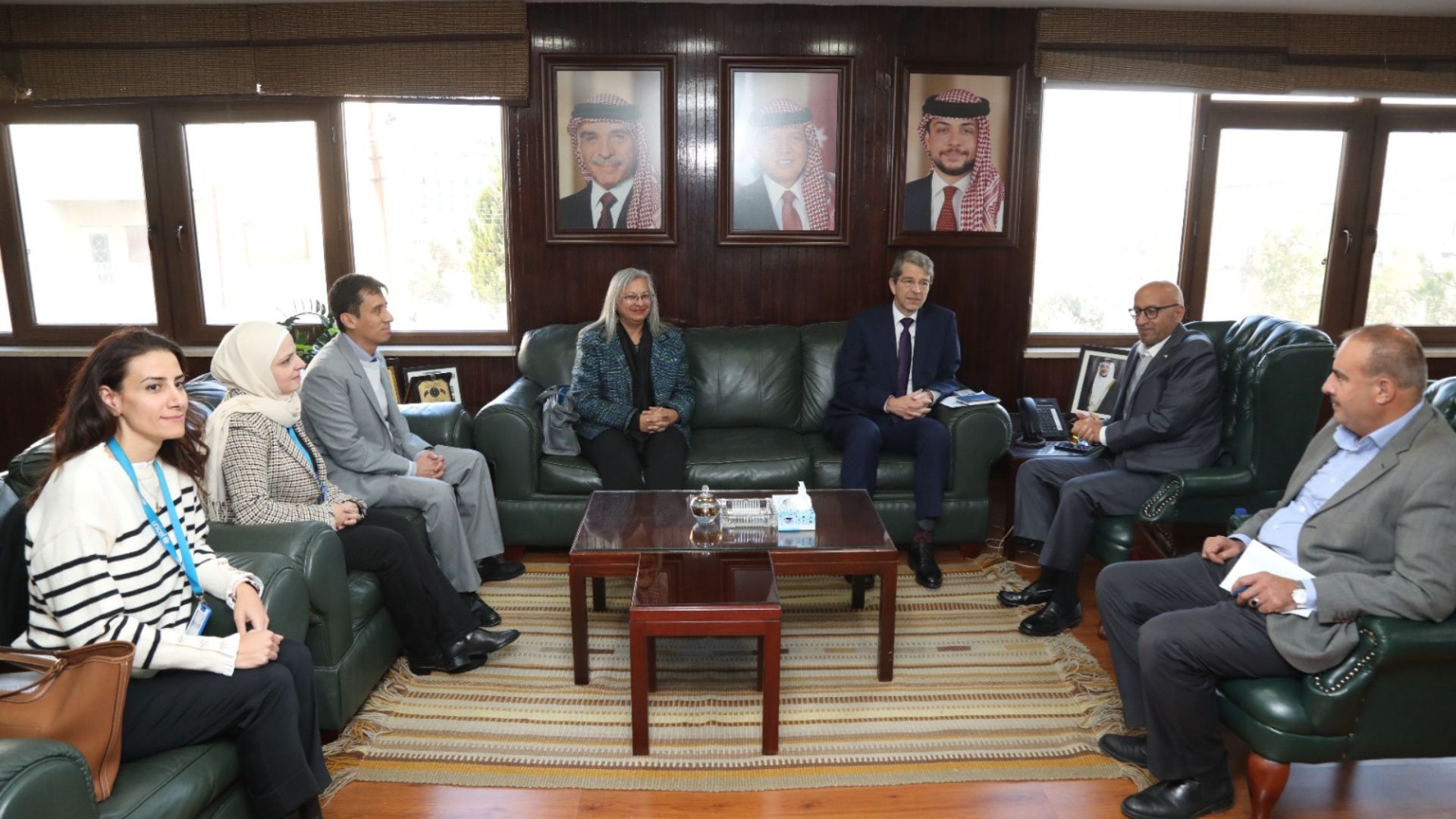 صورة حول : وزير المياه يستعرض التحديات المائية مع اليونيسف وزير المياه يستعرض التحديات المائية مع اليونيسف