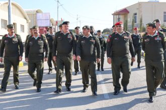 رئيس هيئة الأركان يزور كتيبة الأمير طلال الآلية