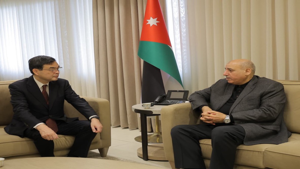 صورة حول : القاضي والسفير الياباني يبحثان تعزيز التعاون البرلماني والاقتصادي القاضي والسفير الياباني يبحثان تعزيز التعاون البرلماني والاقتصادي