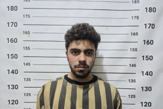 سورية توقف شخصين لنشر رموز النظام السابق