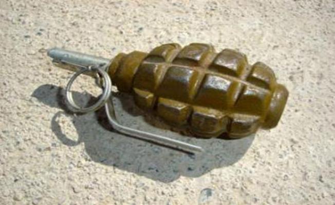 صورة حول : امرأة تفجر قنبلة يدوية وتقتل طفلها في خلاف عائلي امرأة تفجر قنبلة يدوية وتقتل طفلها في خلاف عائلي