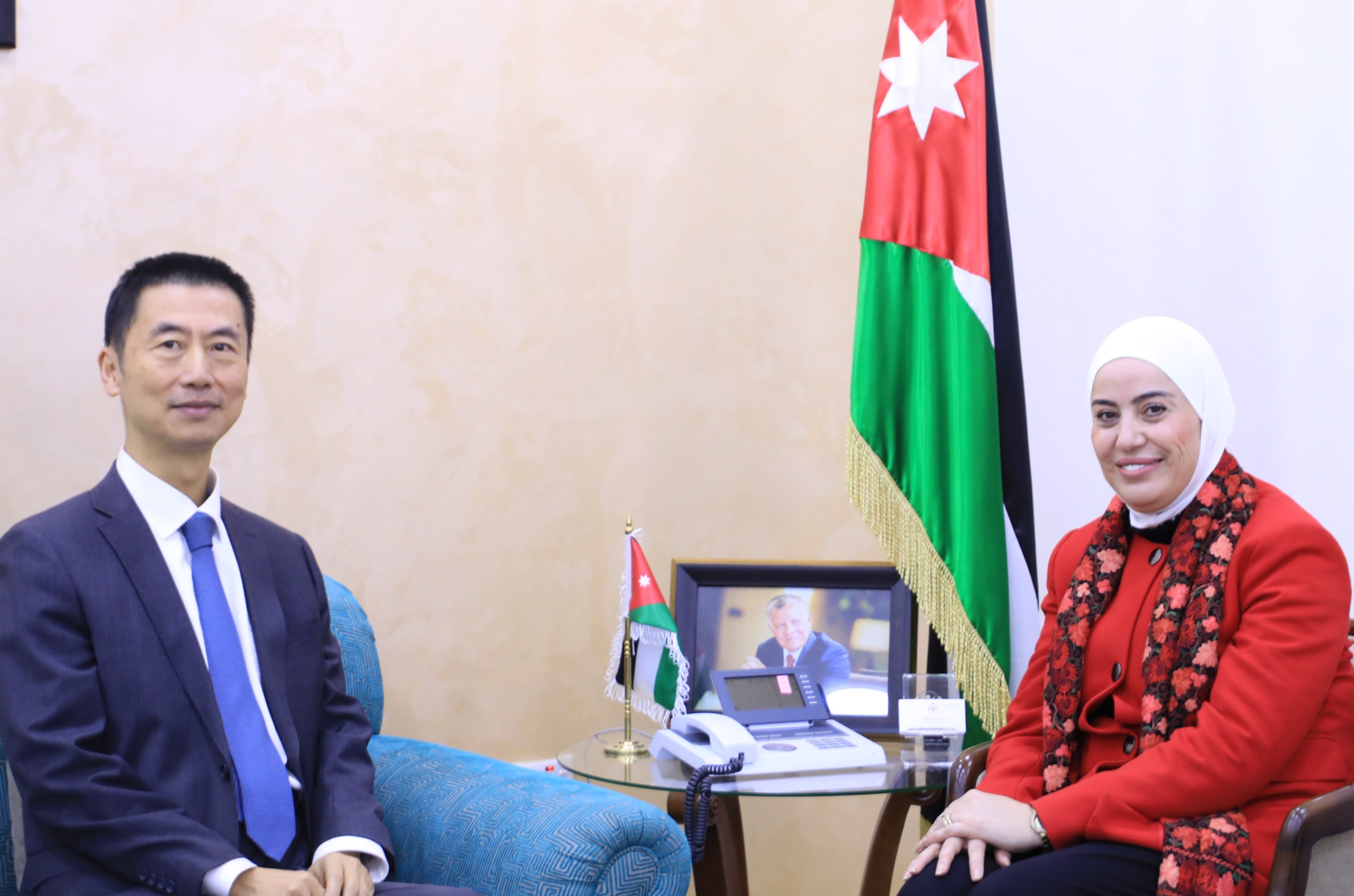 صورة حول : وزيرة التنمية الاجتماعية تلتقي السفير الصيني في عمان وزيرة التنمية الاجتماعية تلتقي السفير الصيني في عمان