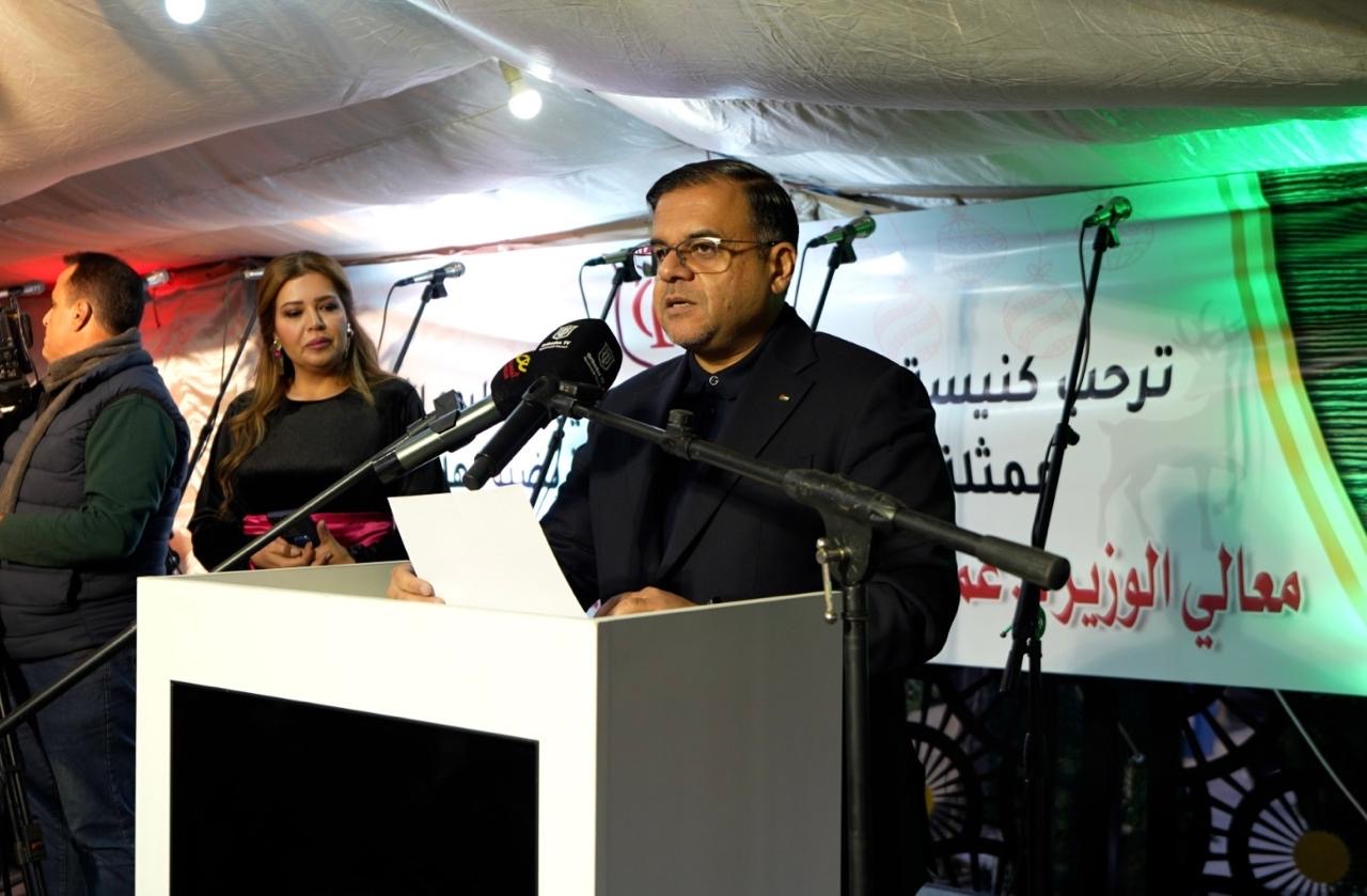 صورة حول : مندوبًا عن وزير السياحة والآثار أمين عام الوزارة الخضير يضيء شجرة عيد الميلاد في تل إربد مندوبًا عن وزير السياحة والآثار أمين عام الوزارة الخضير يضيء شجرة عيد الميلاد في تل إربد