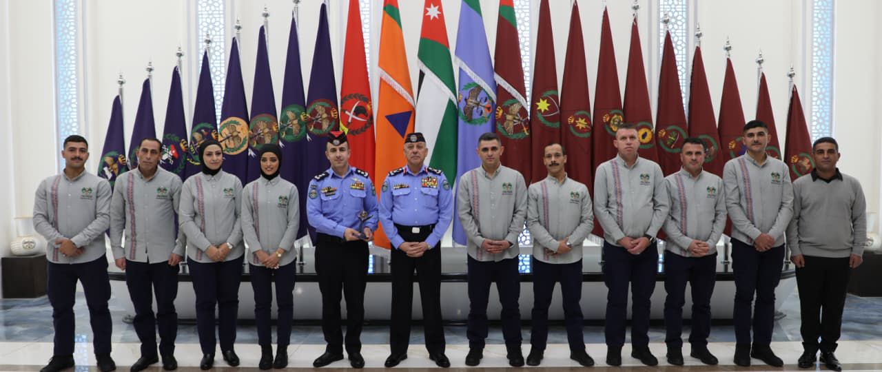 الأمن العام يلتقي فريق "صُنع بعزيمة" بعد فوزه بالمركز الثاني في جائزة الحسين للعمل التطوعي