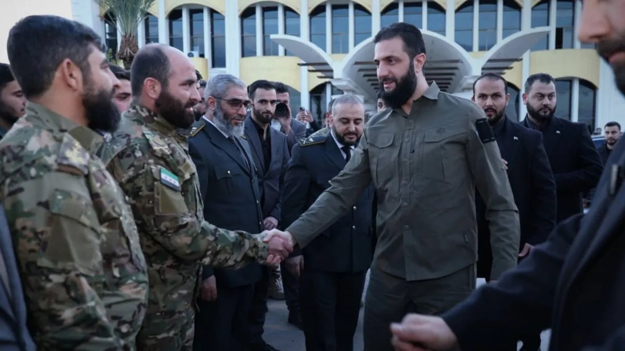 صورة حول : الشرع يزور معرض الثورة السورية ويكرّم أبطال التحرير الشرع يزور معرض الثورة السورية ويكرّم أبطال التحرير