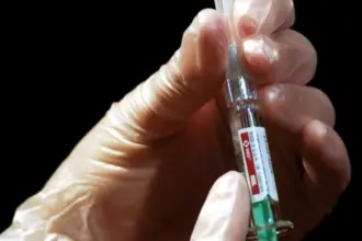 لماذا يجب تطعيم الذكور للقضاء على سرطان عنق الرحم؟