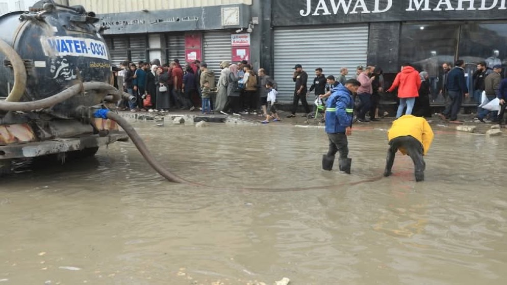 صورة حول : بلدية غزة تحذر من خطر انهيار البنية التحتية مع اشتداد المنخفض الجوي بلدية غزة تحذر من خطر انهيار البنية التحتية مع اشتداد المنخفض الجوي