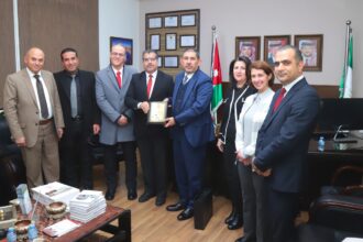 جامعة البترا ومعهد الدراسات المصرفية يوقعان مذكرة تعاون لتعزيز تدريب الطلبة