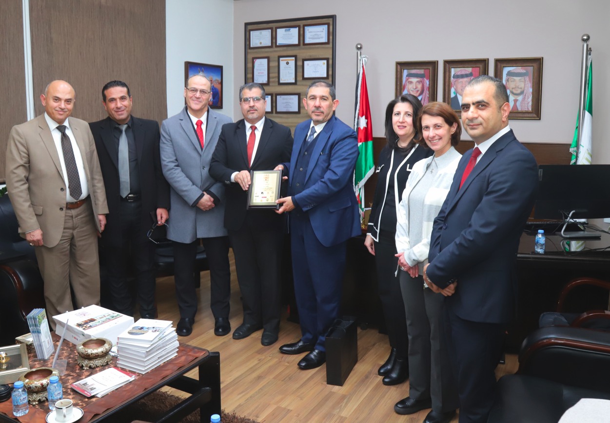 جامعة البترا ومعهد الدراسات المصرفية يوقعان مذكرة تعاون لتعزيز تدريب الطلبة