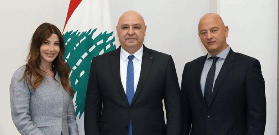 نانسي عجرم تشارك جمهورها لقاءها بالرئيس اللبناني