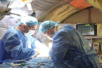 المستشفى الميداني الأردني يجري عملية نوعية لشاب في غزة