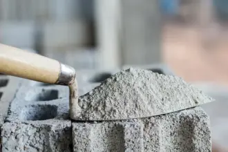 إيقاف تداول سهم مصانع الإسمنت الأردنية في بورصة عمّان