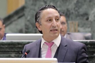 أبو رمان: الأغنياء يدفعون 2٪ فقط من الضرائب والأردنيون العاديون يتحملون الباقي