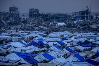 غزة على أبواب "كارثة إنسانية" بسبب نقص الخيام والطقس القاسي