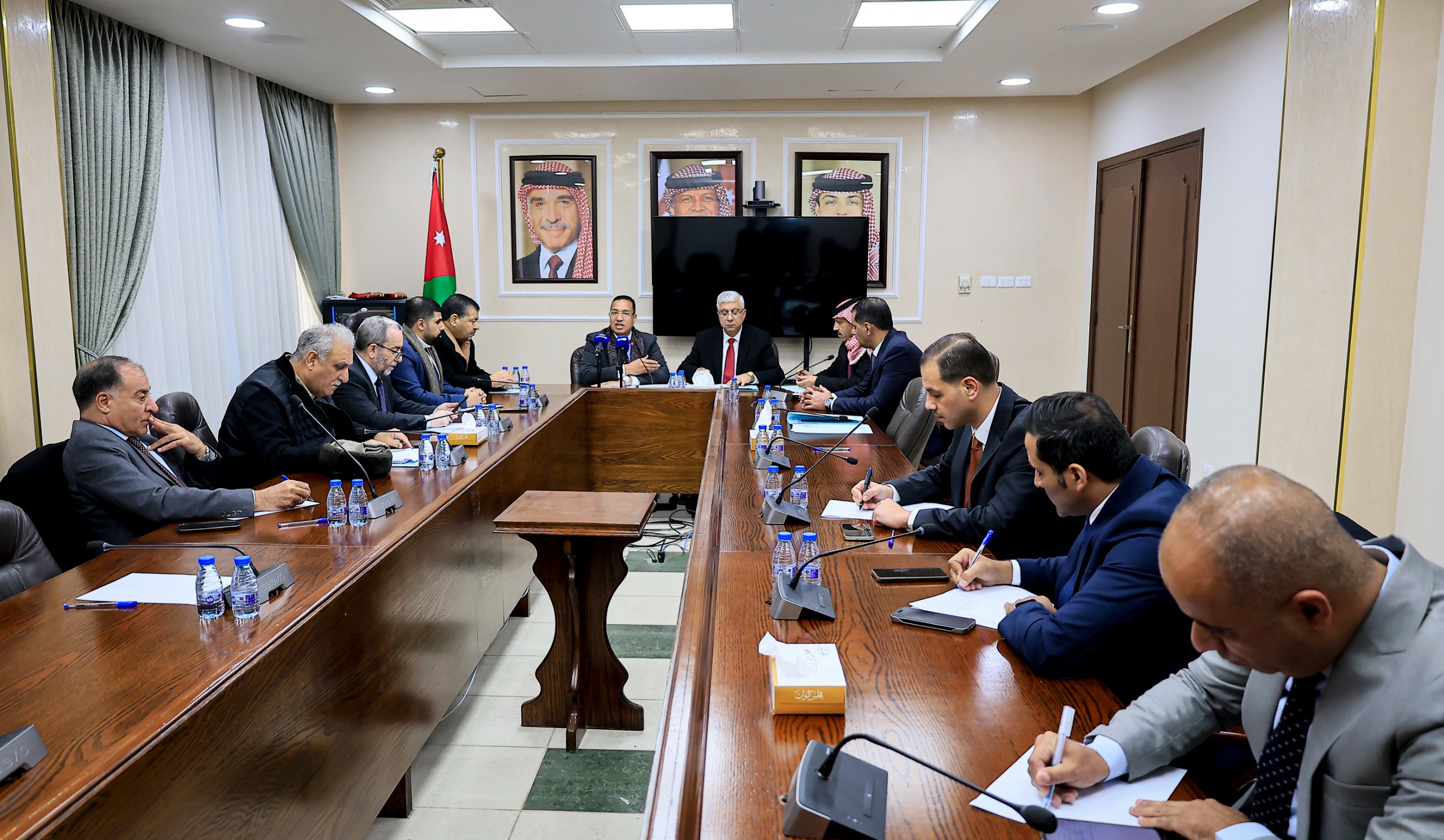 "الإدارية والبيئة" النيابيتان تبحثان استراتيجية الحد من الإلقاء العشوائي للنفايات للأعوام 2026–2027