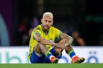 نيمار يعد الجماهير بإعادة كأس العالم للبرازيل