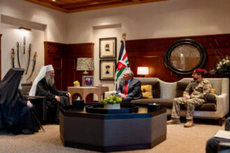 عاجل | الملك يؤكد حماية المقدسات واستقرار الشرق الأوسط