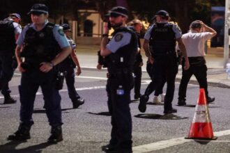 نقل مطلق النار في بونداي من المستشفى إلى السجن