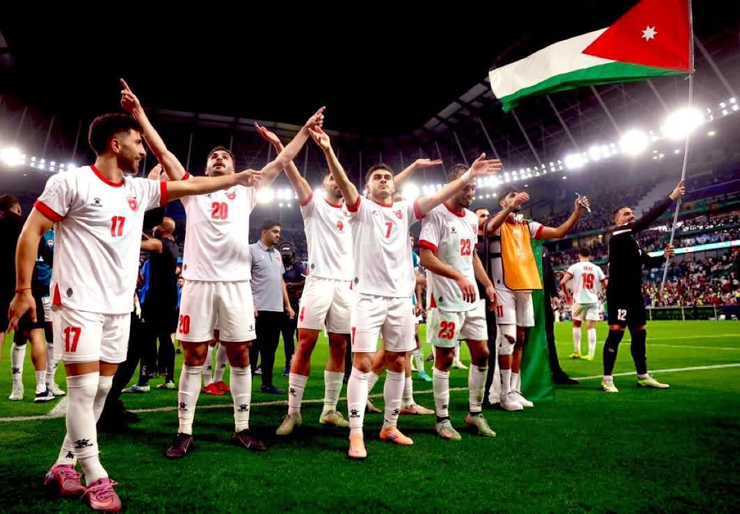 صورة حول : النائب معتز أبو رمان يمنح موظفيه حافز خاص احتفاء بتأهل النشامى إلى نهائي كأس العرب النائب معتز أبو رمان يمنح موظفيه حافز خاص احتفاء بتأهل النشامى إلى نهائي كأس العرب