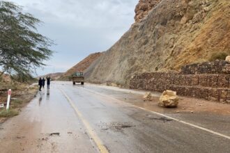 وزارة الأشغال تتعامل مع 115 بلاغًا بسبب الأمطار