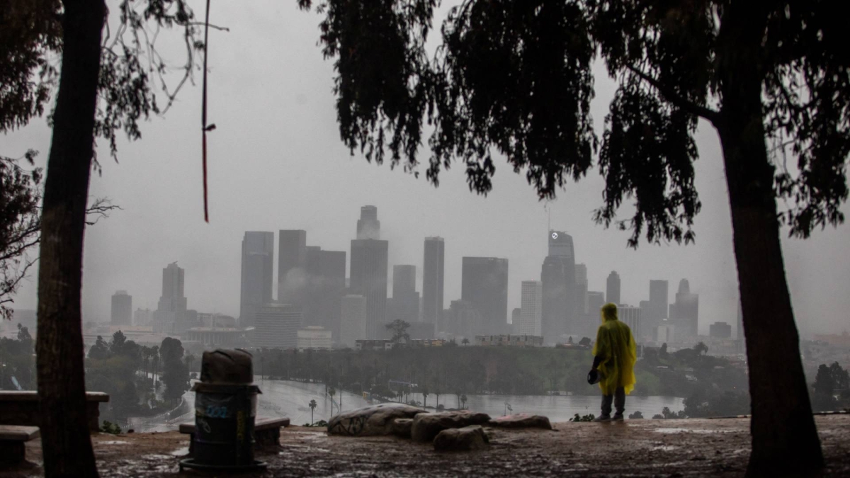 "النهر الجوي" يهدد جنوب كاليفورنيا بعواصف مدمرة