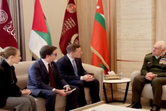 رئيس هيئة الأركان الأردنية يستقبل وفد الكونغرس الأميركي لمناقشة الأمن والسلم الدوليين