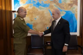 نتنياهو يعين سكرتيره العسكري رومان جوفمان رئيسًا للموساد