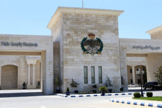 الأمن يلقي القبض على مشتبه ضربَ عامل