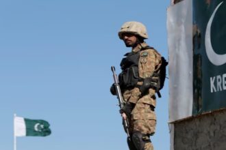 مقتل 6 جنود باكستانيين في هجوم مسلح بشمال غرب البلاد