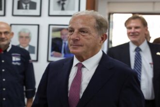 وزير الخارجية اللبناني يرفض زيارة نظيره الإيراني لهذا السبب