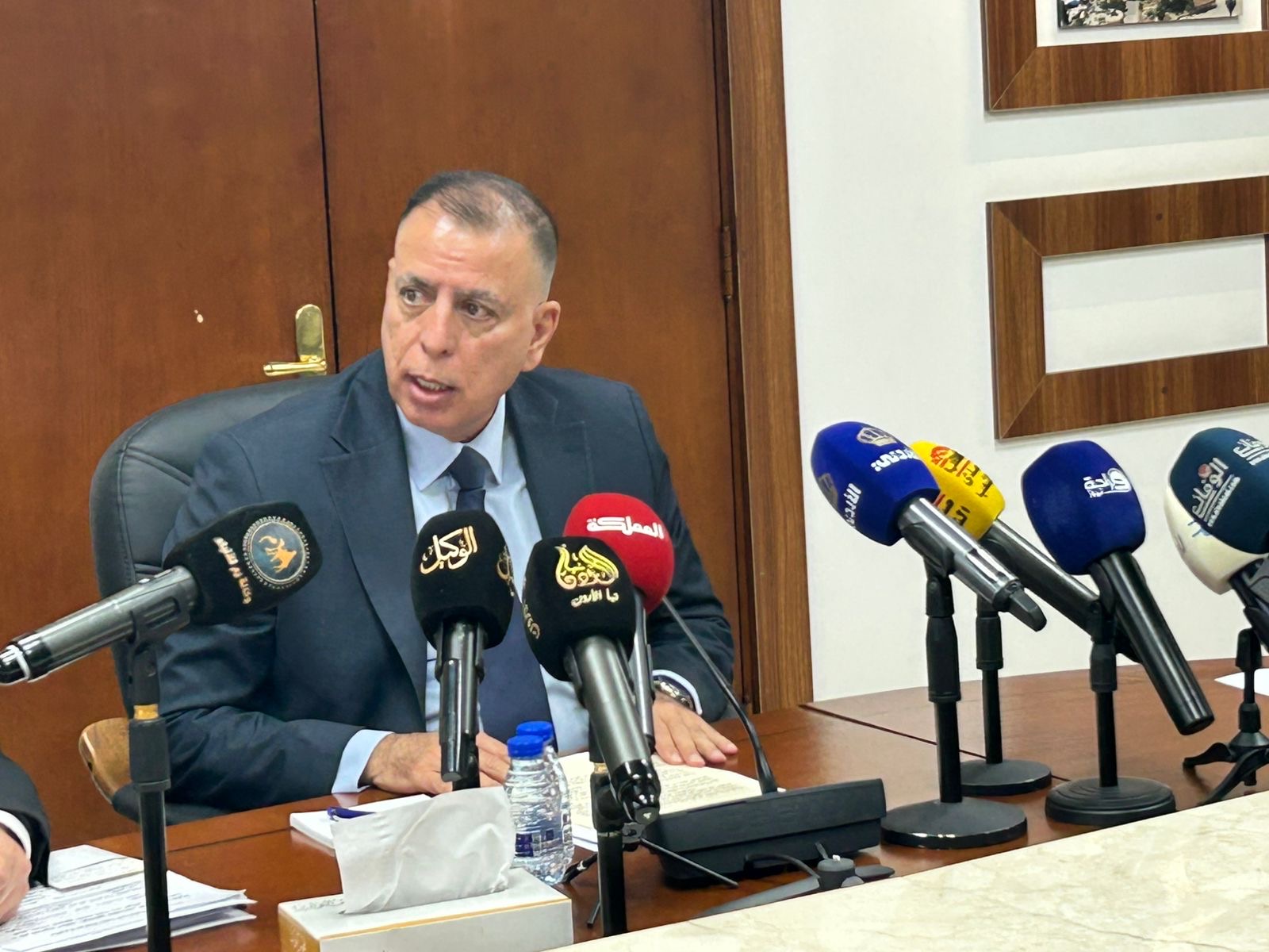 صورة حول : بالفيديو…. وزير الداخلية لـ " صراحة نيوز": الإفراج عن الموقوفين الإداريين يتم بناءً على دراسة وضعهم بالفيديو…. وزير الداخلية لـ " صراحة نيوز": الإفراج عن الموقوفين الإداريين يتم بناءً على دراسة وضعهم