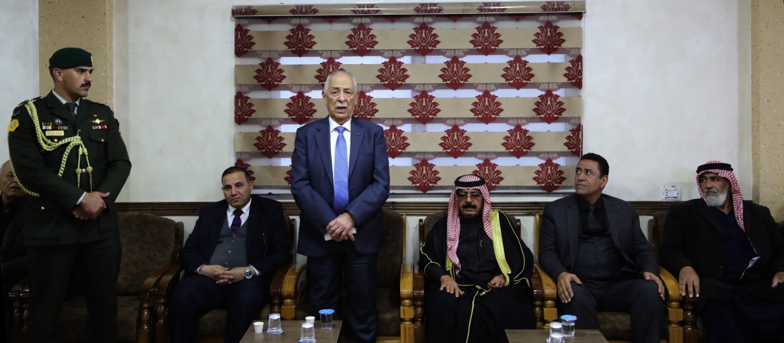 صورة حول : مندوبا عن الملك وولي العهد. العيسوي يعزي عشيرتي الخلايلة والعواملة مندوبا عن الملك وولي العهد. العيسوي يعزي عشيرتي الخلايلة والعواملة