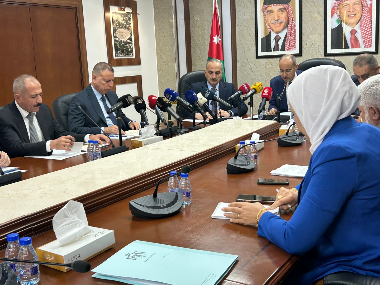 صورة حول : النواب يضعون ملف النجاح بالرخصة على طاولة وزير الداخلية النواب يضعون ملف النجاح بالرخصة على طاولة وزير الداخلية