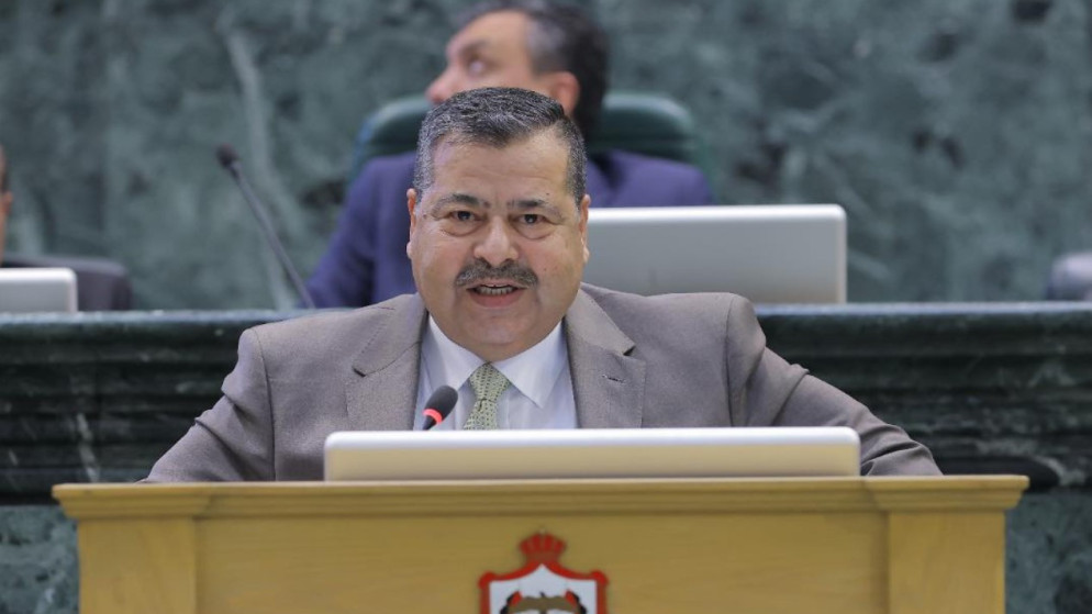 صورة حول : النائب عطالله الحنيطي ينتقد الموازنة ويطالب إصلاحات اقتصادية عاجلة النائب عطالله الحنيطي ينتقد الموازنة ويطالب إصلاحات اقتصادية عاجلة