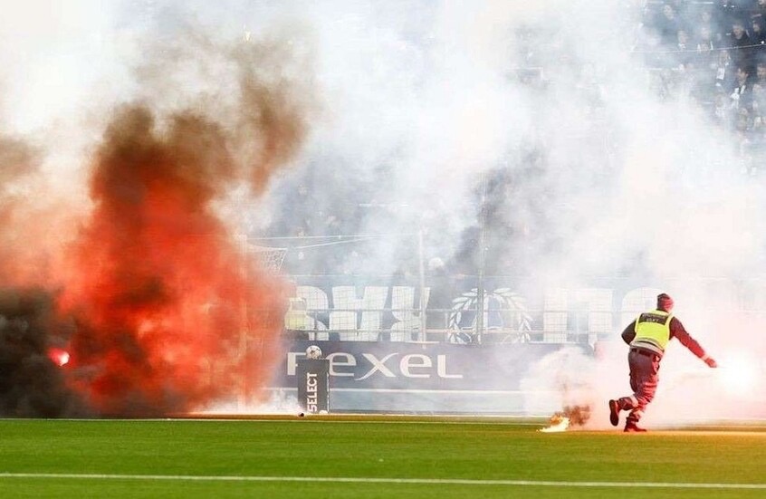 اشتعال ملعب نوركوبينغ يوقف مباراة الدوري السويدي