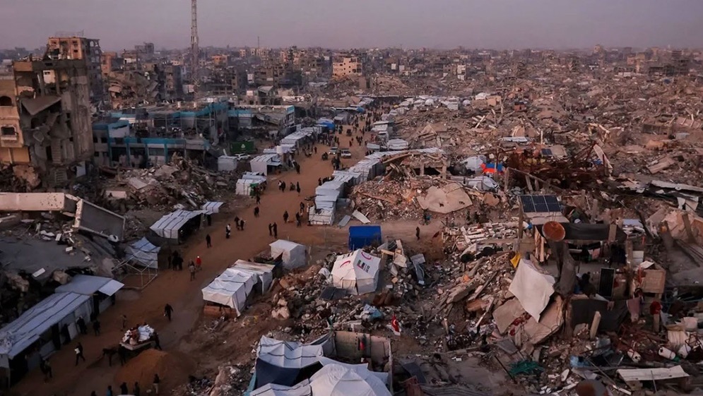 غزة تطالب بـ200 ألف وحدة سكنية عاجلة بعد غرق وتطاير آلاف الخيام