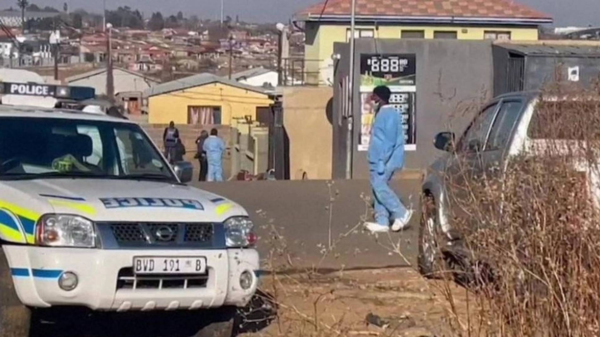 صورة حول : مجزرة في فندق ببريتوريا تسفر عن مقتل 10 أشخاص مجزرة في فندق ببريتوريا تسفر عن مقتل 10 أشخاص