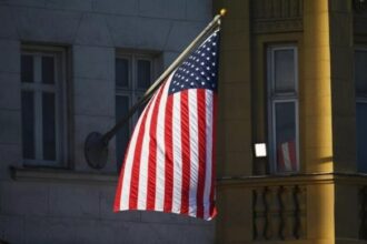 سيناتور أميركي يحذر من مصادرة الأصول الروسية المجمدة