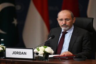 عاجل | الصفدي يبدأ زيارة عمل إلى الدوحة ويجتمع مع رئيس وزراء قطر