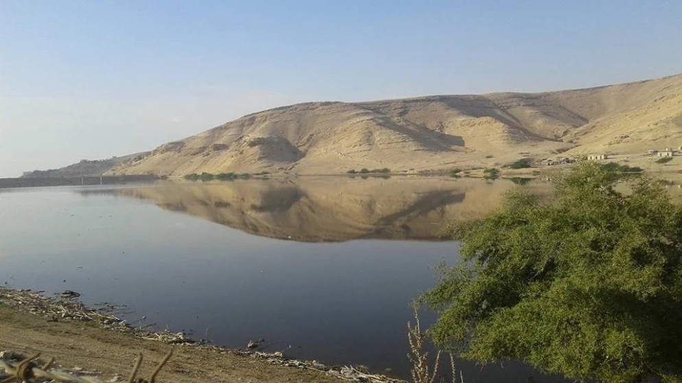 سد وادي شعيب يقترب من الفيضان وتحذيرات للسكان والمزارعين