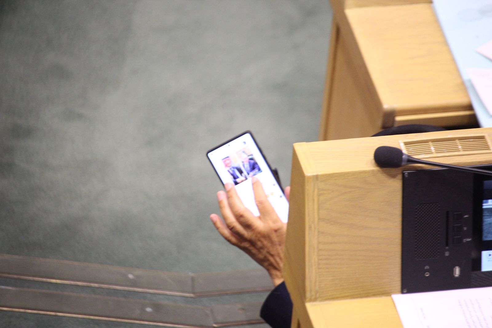 ريلز وأيادي لم ترفع وأخرى بقيت مرفوعة … تفاصيل التصويت على الموازنة ( أسماء)