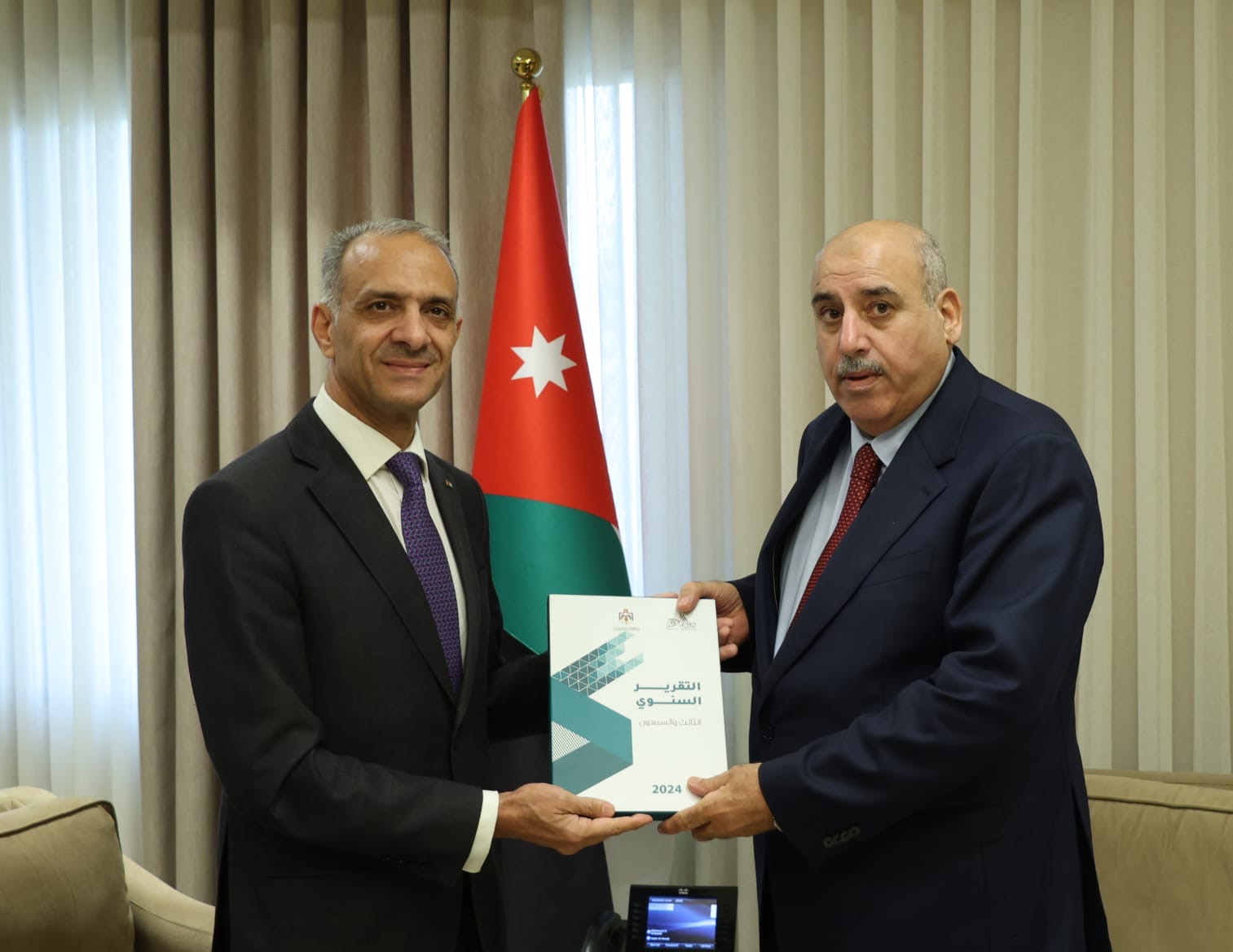 القاضي يستلم تقرير ديوان المحاسبة لعام 2024 ويؤكد دعم المجلس لدوره الرقابي