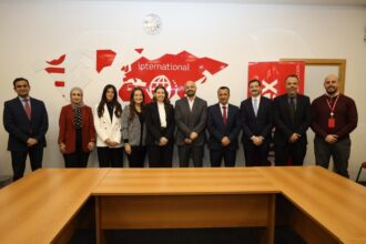 مجلس مفوضي هيئة تنظيم قطاع الاتصالات يزور شركة " أرامكس "