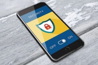 كيفية حماية هاتفك الذكي من التجسس الإلكتروني وعلامات الاختراق