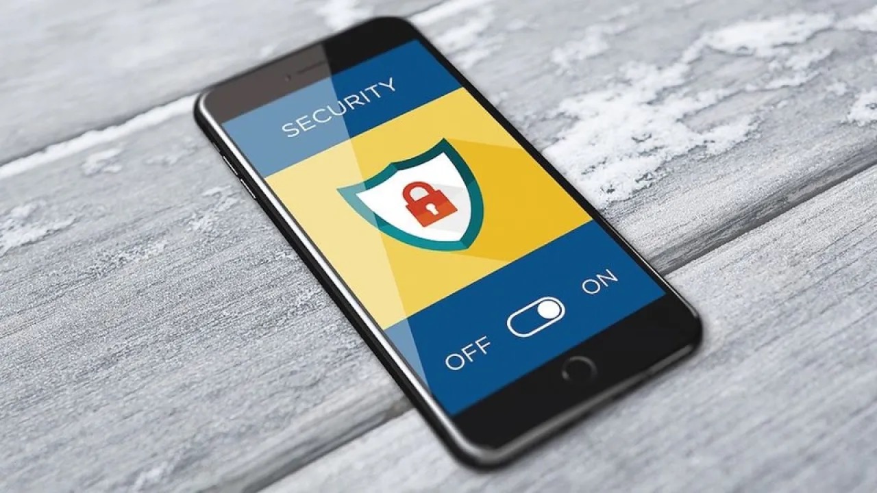 صورة حول : كيفية حماية هاتفك الذكي من التجسس الإلكتروني وعلامات الاختراق كيفية حماية هاتفك الذكي من التجسس الإلكتروني وعلامات الاختراق