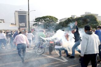 تحذير أمريكي من حرب شوارع محتملة في فنزويلا