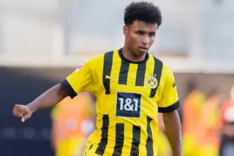 بروسيا دورتموند يعاقب كريم أديمي بعد مشاداته