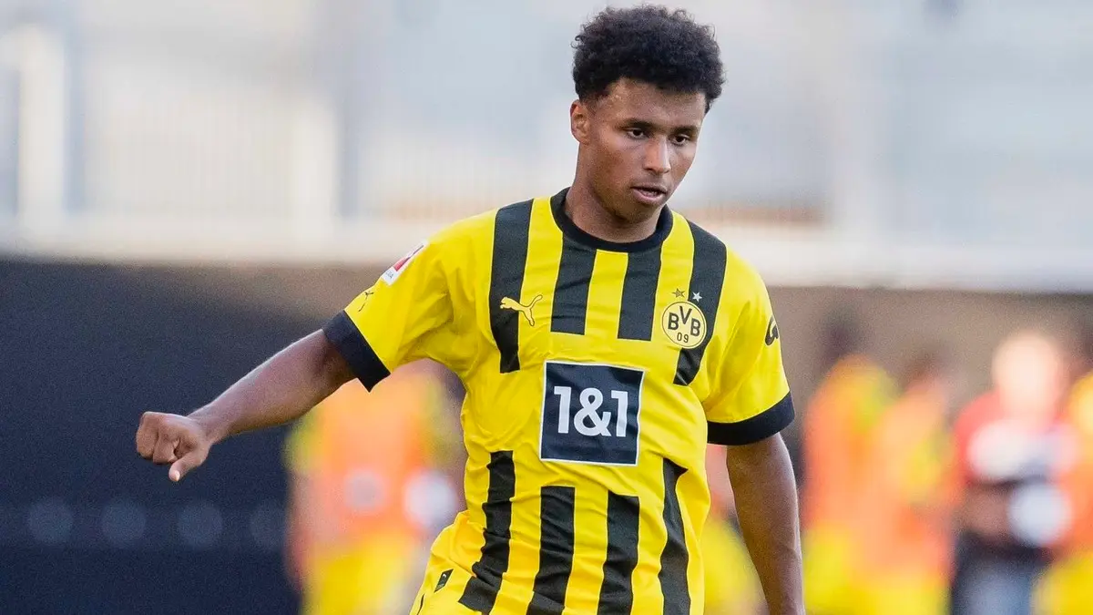 بروسيا دورتموند يعاقب كريم أديمي بعد مشاداته